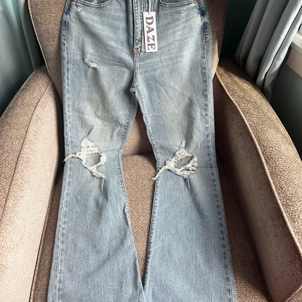 Daze Women's Classic Light Blue Straight Leg Jeans - Picture 3 of 7